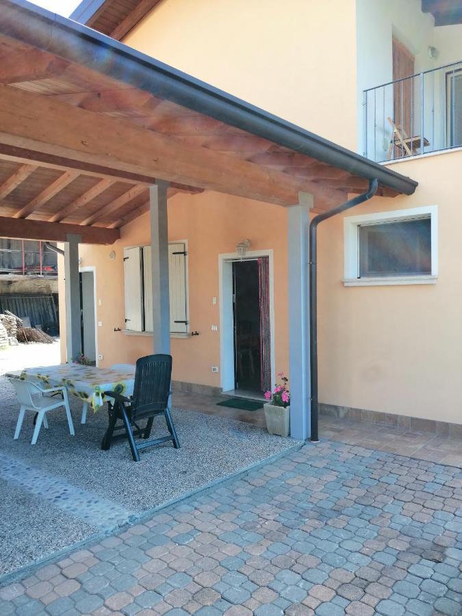 Cascina Legnago Bilocale A 6 Chilometri Da Salo' Apartamento Villanuova sul clisi Exterior foto