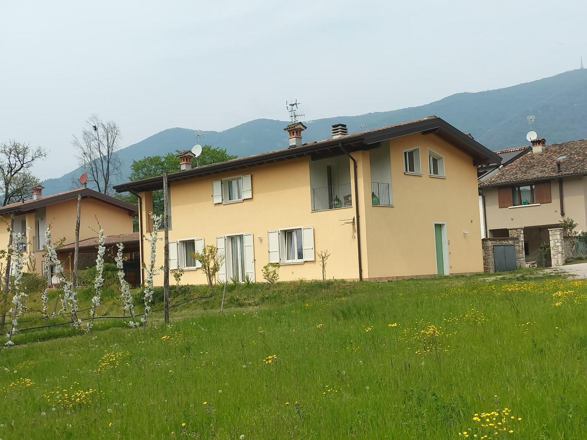 Cascina Legnago Bilocale A 6 Chilometri Da Salo' Apartamento Villanuova sul clisi Exterior foto