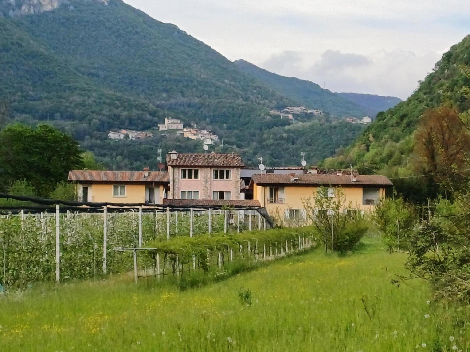 Cascina Legnago Bilocale A 6 Chilometri Da Salo' Apartamento Villanuova sul clisi Exterior foto